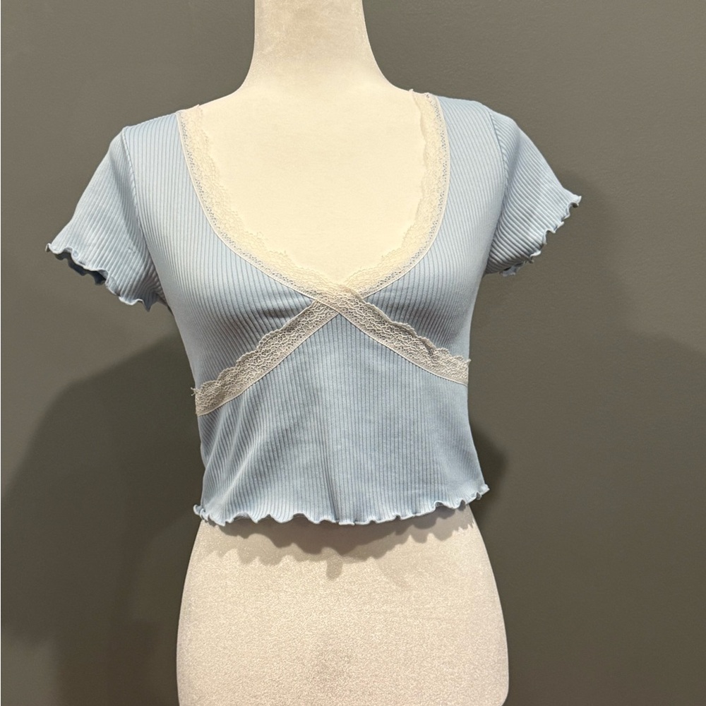 *GENTLY WORN* H&M Divided Size M Lace Trimmed Baby Ribbed Top
